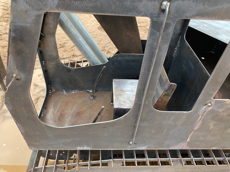 caterpillar-60-image-10