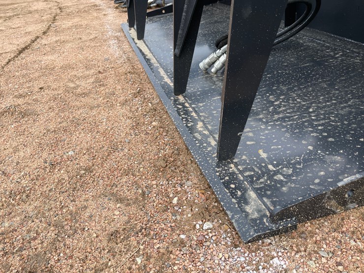 #4131-•-84"-jct-smooth-edge-grapple-bucket-image-9