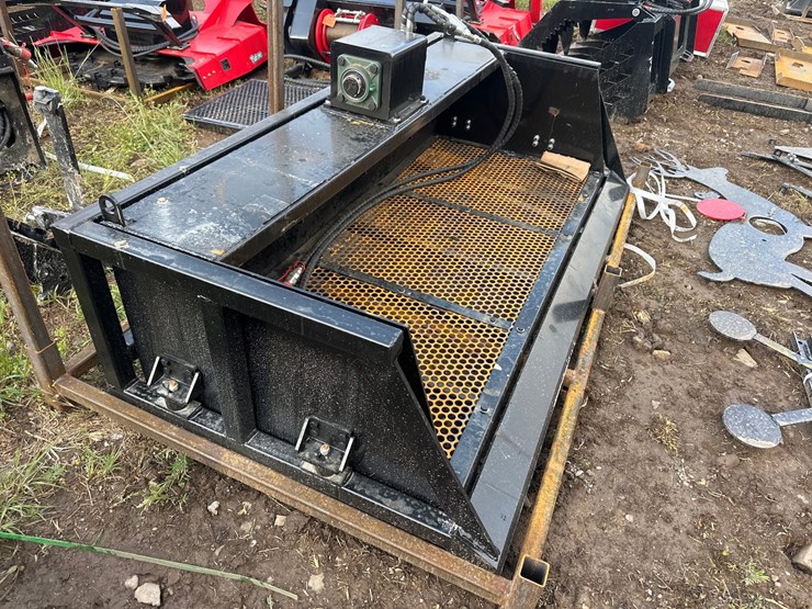 #1641-•-skid-steer-vibrating-bucket-image-2