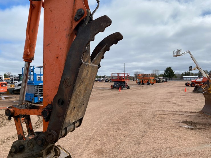 2005-hitachi-zx80-image-16