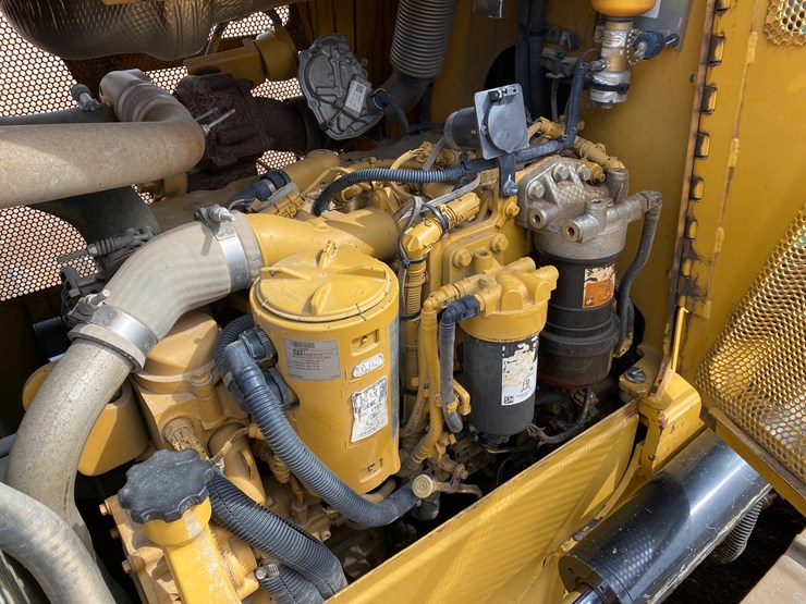 2016-caterpillar-d5k2-lgp-image-39