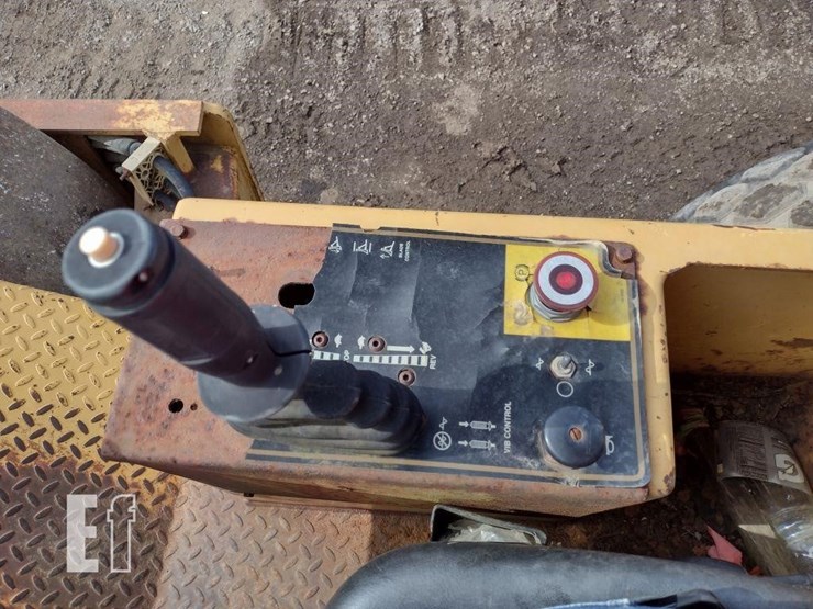1999-caterpillar-cs-563c-image-8