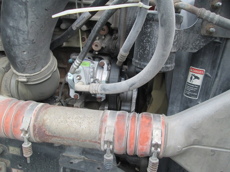 2016-freightliner-cascadia-113-image-21