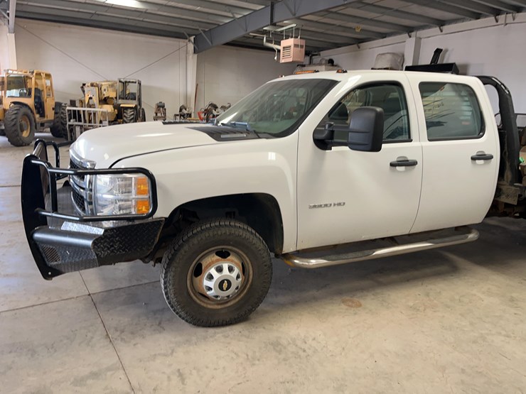 2013-chevrolet-3500-image-9