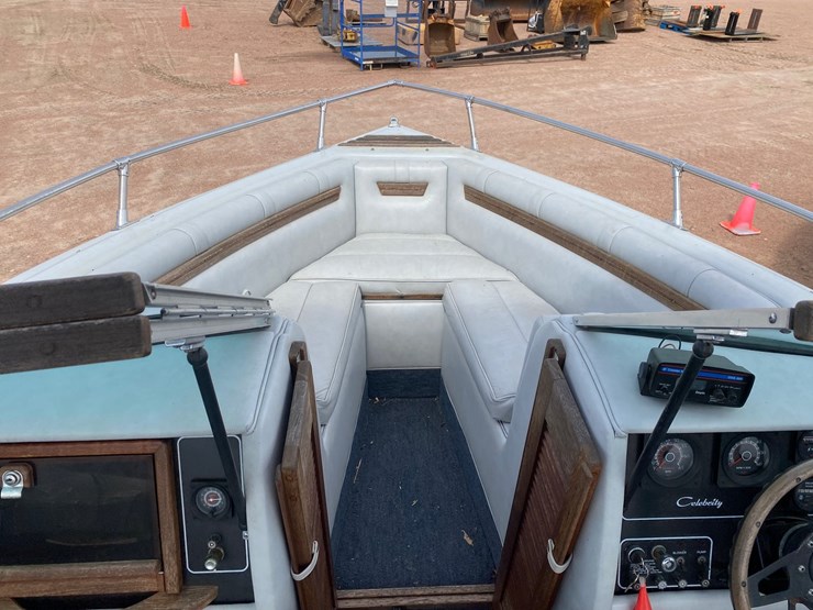 #1566-•-1986-celebrity-v190-19'-boat-(has-wi-title)-image-25