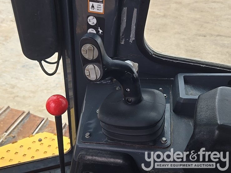 2019-deere-700k-lgp-image-58