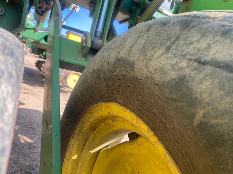 john-deere-7200-image-48