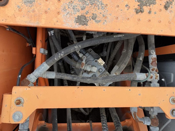 2011-doosan-dx225-lc-image-27