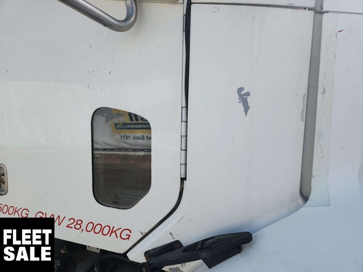 2005-freightliner-columbia-120-image-28