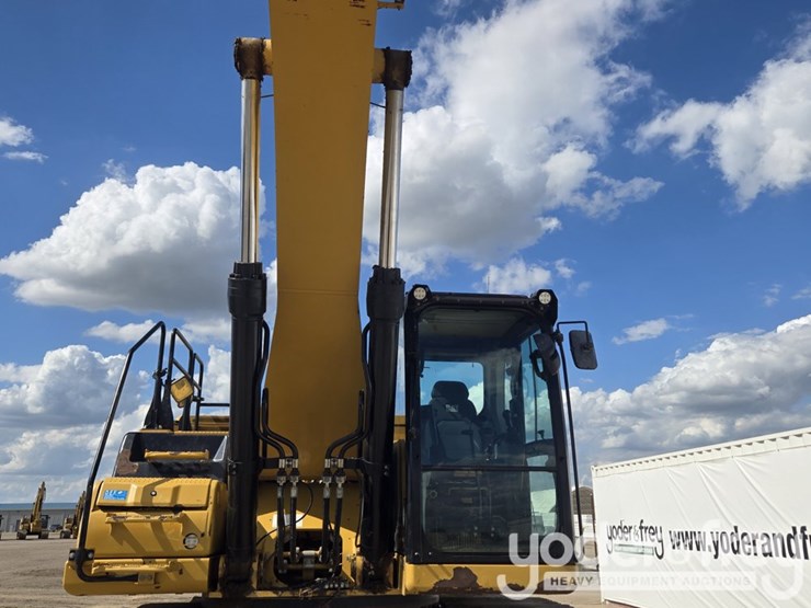 2021-caterpillar-336-image-35