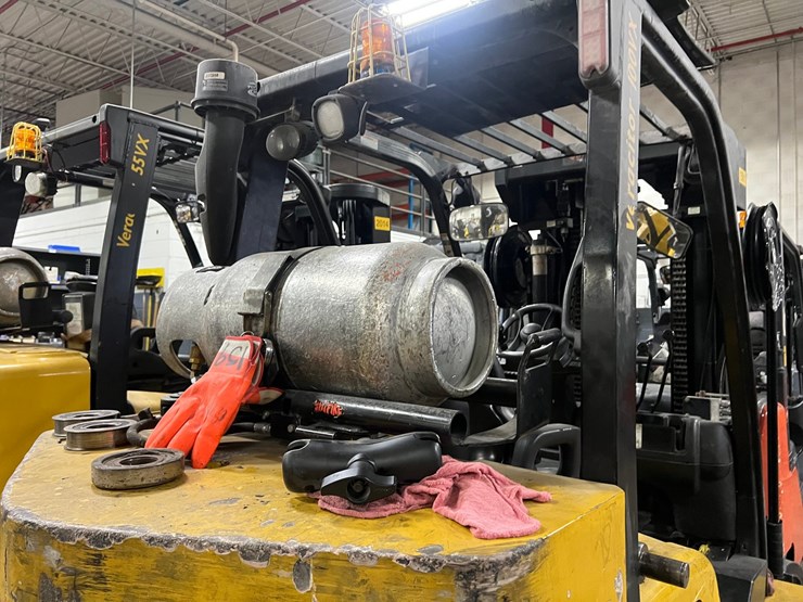 #2006-•-yale-5800-lb.-forklift-(non-operational)-image-11