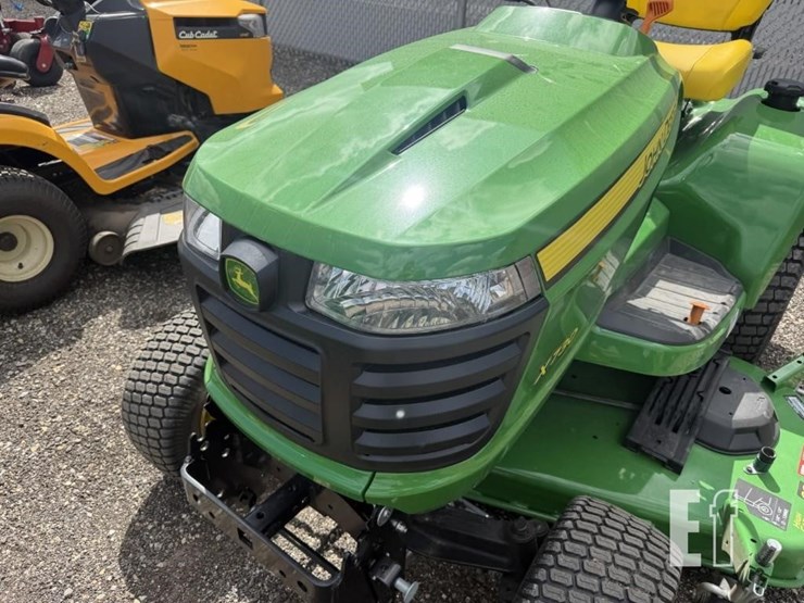 2022-john-deere-x730-image-6