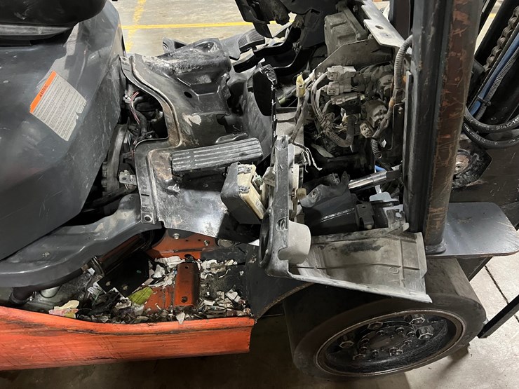 #2002-•-toyota-forklift-(parts-only)-image-5