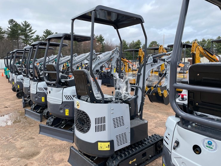 #5519-•-new-ats-d12d-mini-excavator-image-3