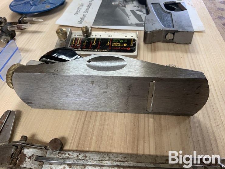 various-hand-tools-image-15