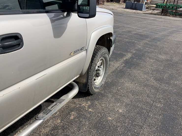 2006-chevrolet-silverado-2500-pickup-image-27