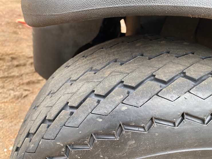 #1578-•-club-car-electric-golf-cart-with-charger-image-14