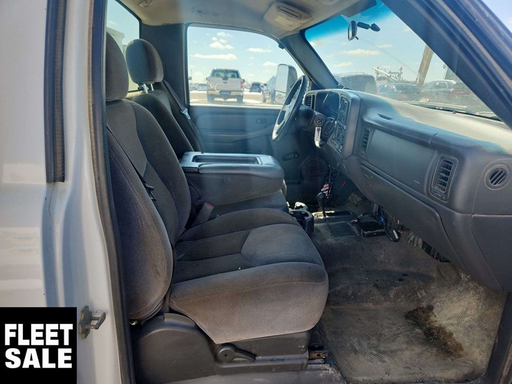 2006-gmc-sierra-3500-image-25
