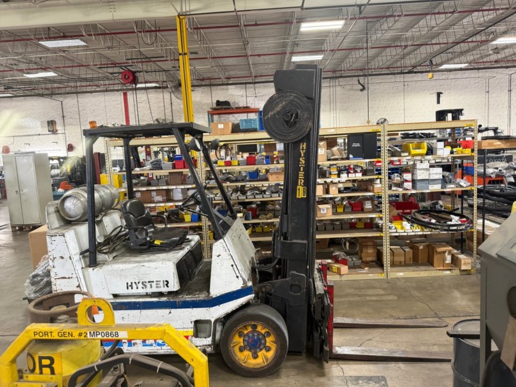 #2001-•-hyster-5500-lb.-forklift-image-6