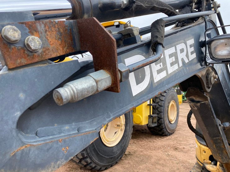 2011-deere-27d-image-10