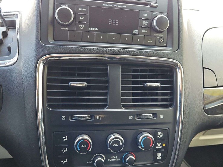 2014-dodge-grand-caravan-image-29