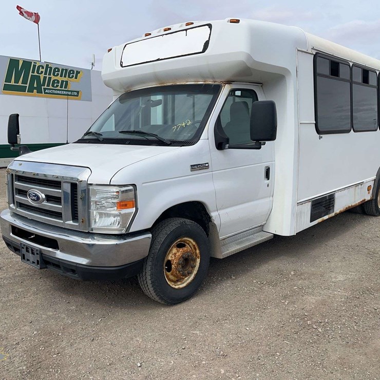 2016 Ford E-Series S/A 21 Passenger Bus