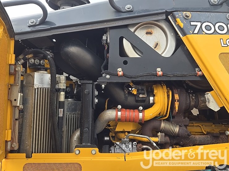 2019-deere-700k-lgp-image-49