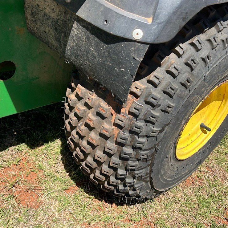 JOHN DEERE GATOR