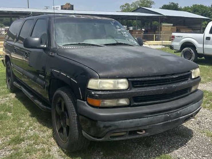 2001-chevrolet-suburban-image-3