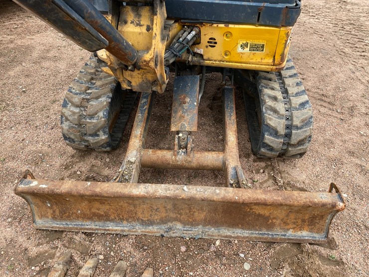 2011-deere-27d-image-11