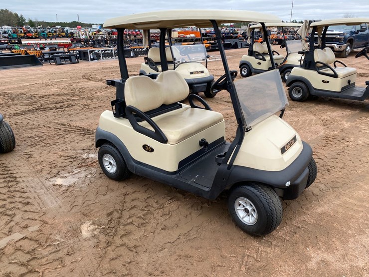 #1585-•-club-car-electric-golf-cart-with-charger-image-4