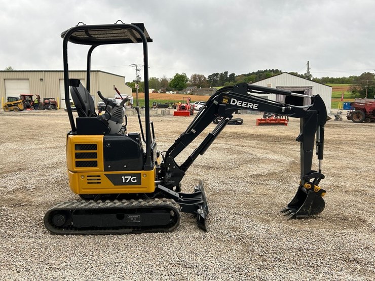 2023-deere-17g-image-5
