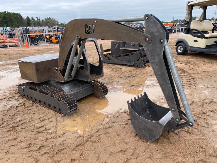 caterpillar-60-image-3