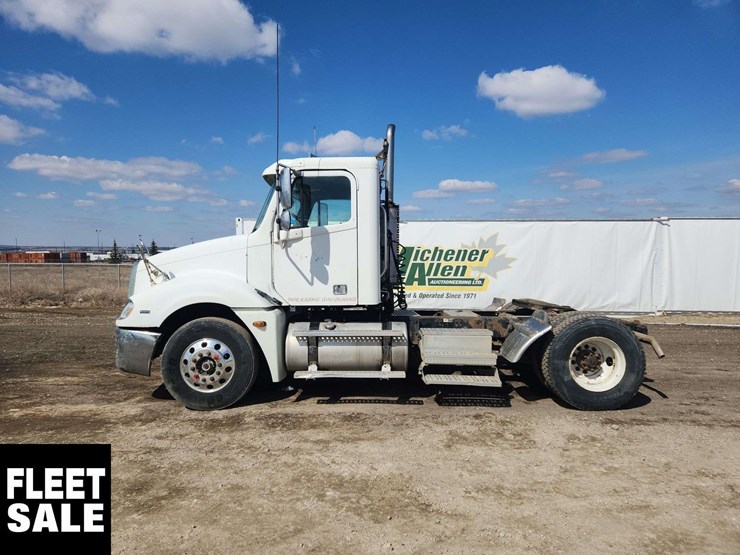2005-freightliner-columbia-120-image-19
