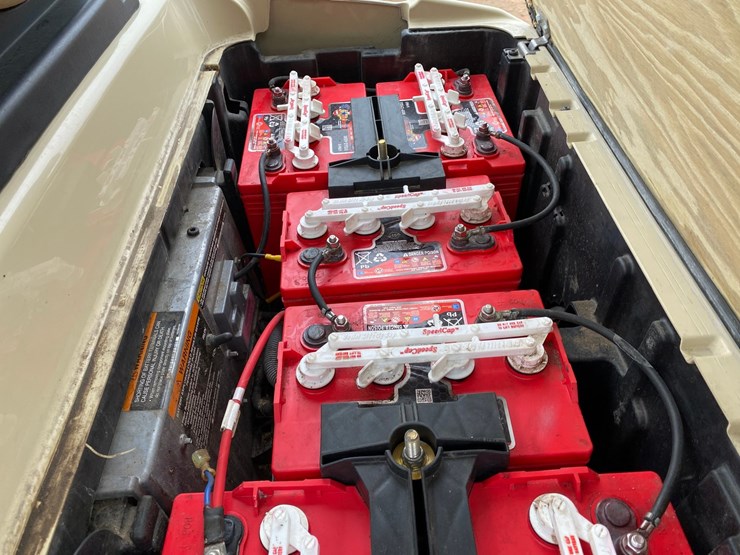 #1579-•-club-car-electric-golf-cart-with-charger-image-23