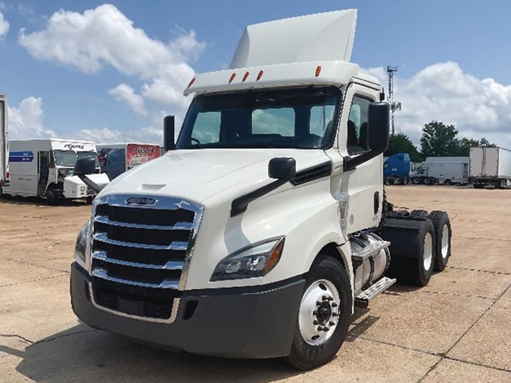 2019-freightliner-cascadia-126-image-1
