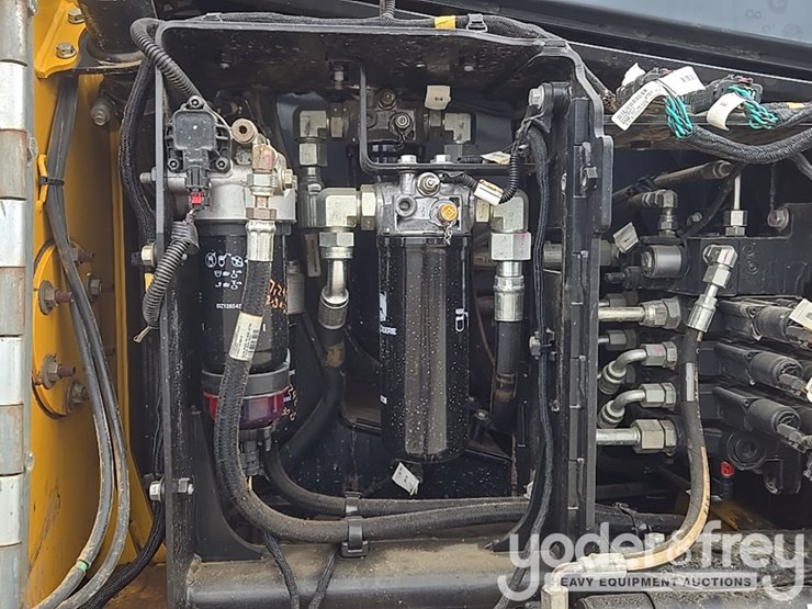 2019-deere-700k-lgp-image-40