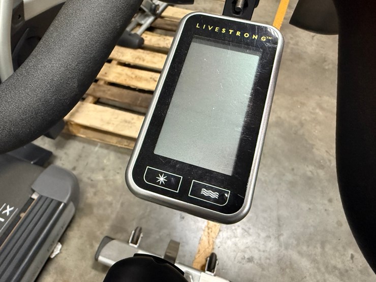 #2070-•-livestrong-by-matrix-spin-bike-image-4