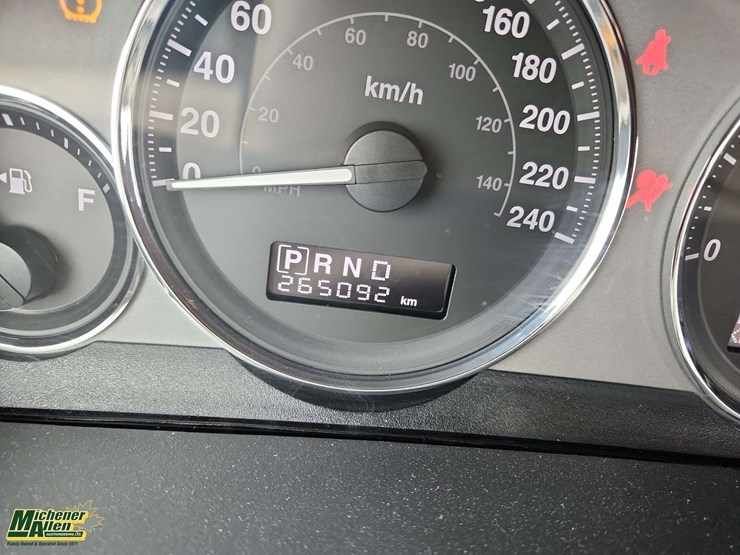 2010-jeep-grand-cherokee-image-25