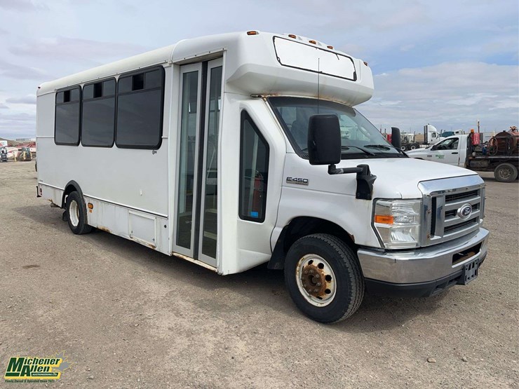 2016-ford-e-series-s/a-21-passenger-bus-image-7
