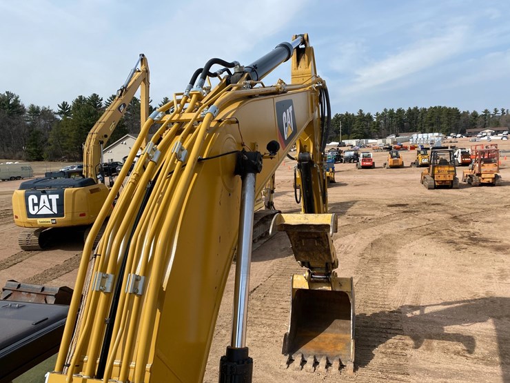 2018-caterpillar-320d-image-45