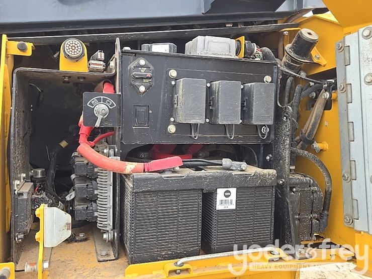 2019-deere-700k-lgp-image-35