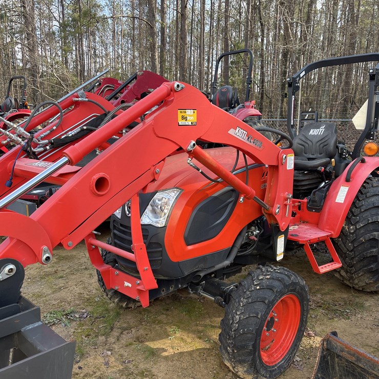 2023 Kioti CK2610MB Compact Utility Tractor W/Loader