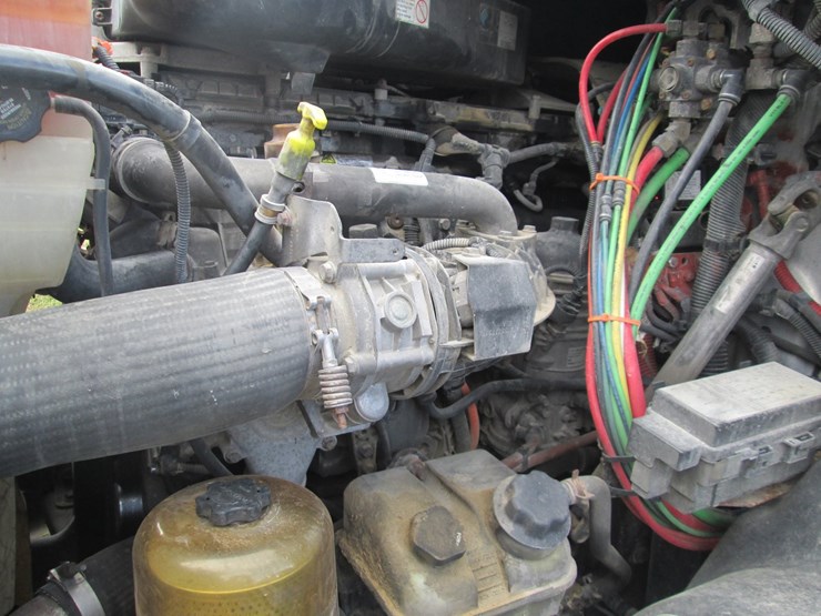 2016-freightliner-cascadia-113-image-24