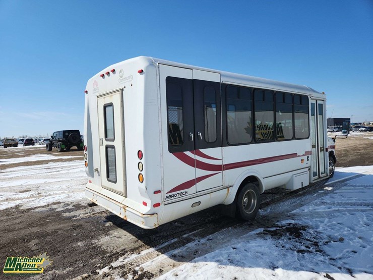 2005-ford-cutaway-s/a-16-passenger-wheelchair-accessible-van-image-4