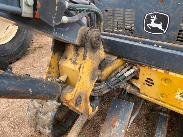 2011-deere-27d-image-12