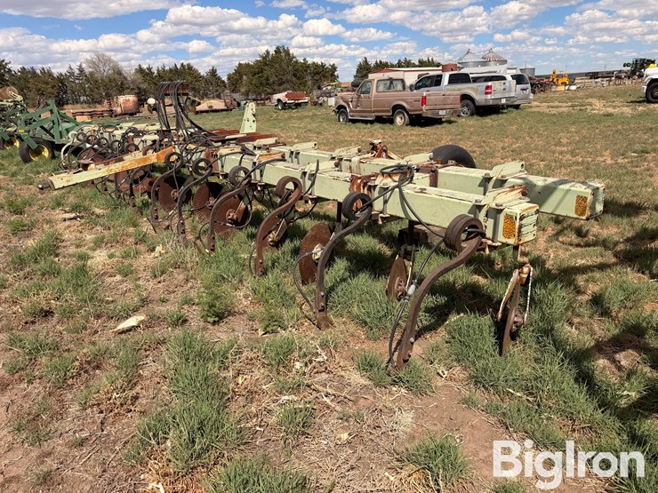 orthman-12-row-liquid-fertilizer-applicator-image-5