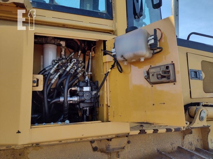 2004-deere-700h-image-32