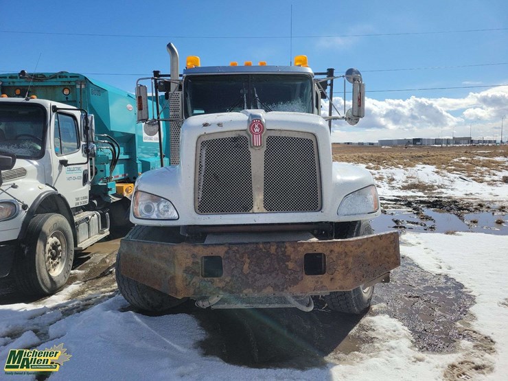 non-operable-2015-kenworth-t4-series-t/a-hook-lift-truck-image-3