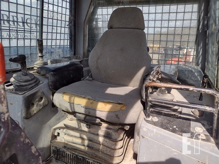 2005-deere-700h-xlt-image-12